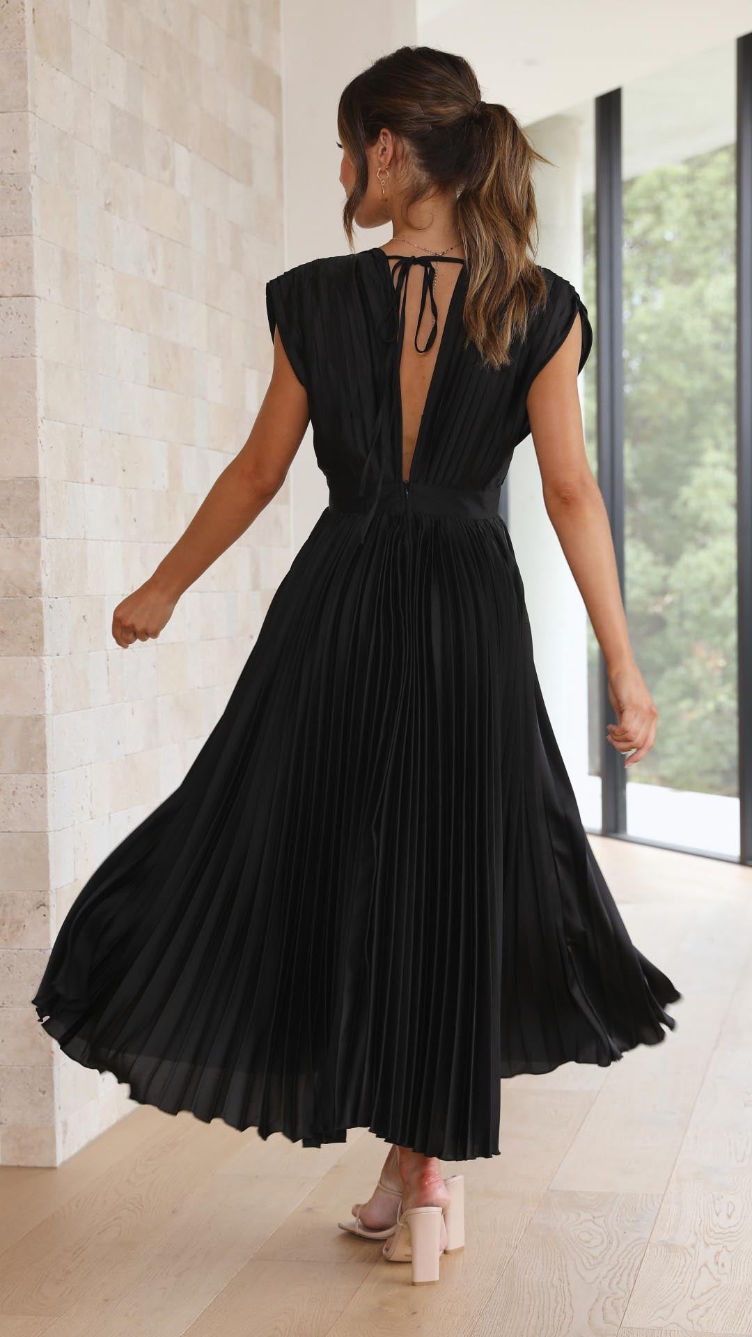 Westrows™ | Elegant Pleated Maxi Dress
